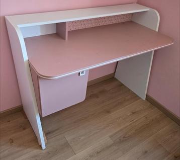 Bureau kind beschikbaar voor biedingen