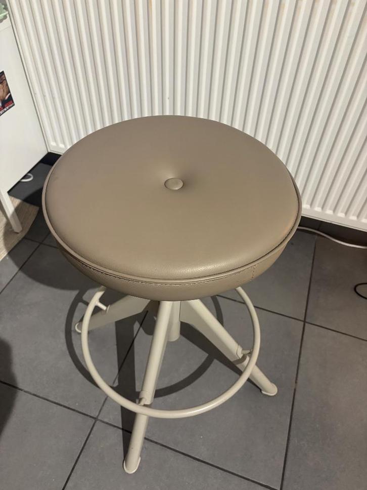 TROLLBERGET bureaustoel kruk IKEA, Huis en Inrichting, Bureaustoelen, Zo goed als nieuw, Bureaustoel, Beige, Ergonomisch, Ophalen