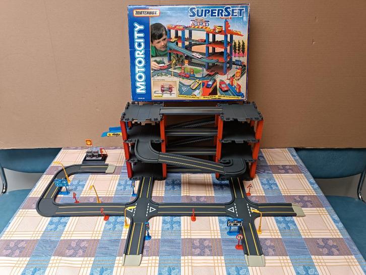Matchbox Motorcity Superset 500 - MC-500 - Garage - Retro, Kinderen en Baby's, Speelgoed | Racebanen, Gebruikt, Racebaan, Handmatig