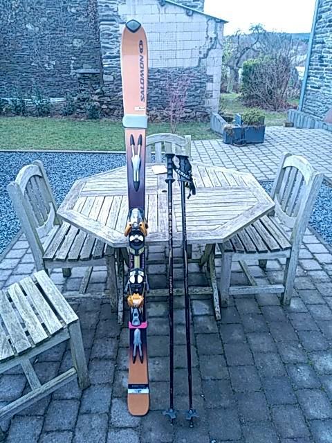 Mes paires de skis Salomon et Head (battons), Sport en Fitness, Skiën en Langlaufen, Gebruikt, Stokken, Ski, Salomon, Carve, 160 tot 180 cm