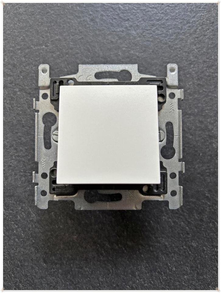 NIKO - SOCLE VARIATEUR LED 3-FILS 100W NEUF – Réf. 310-02800, Bricolage & Construction, Électricité & Câbles, Neuf, Interrupteur