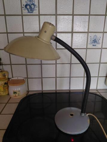 Crèmekleurige Bauhaus-bureaulamp Kaiser Idell, jaren 50. beschikbaar voor biedingen