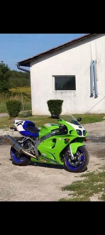 !!! RECHERCHE !!! Zxr7R 1996 - 1997 beschikbaar voor biedingen