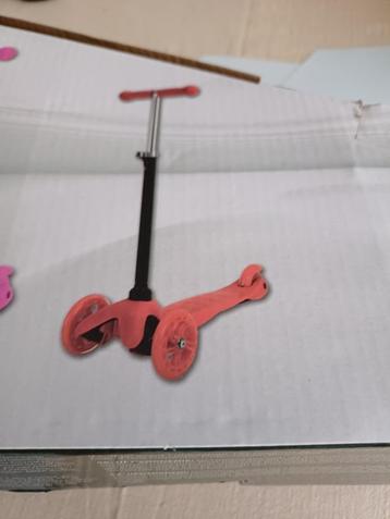 step voor kinderen tot 40 kg in rode kleur beschikbaar voor biedingen