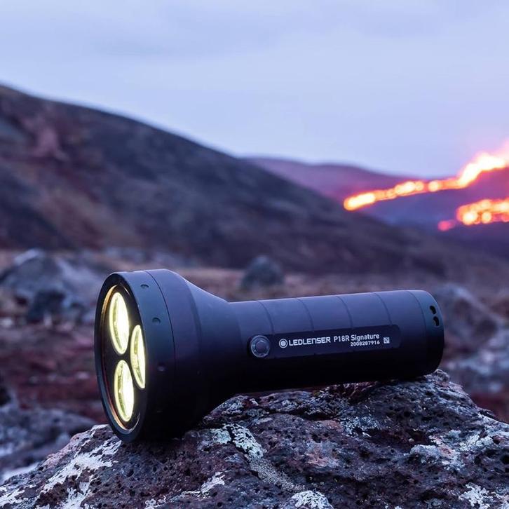 Ledlenser P18R Signature NEUVE — 4500 lumens / 720 mètres, Caravans en Kamperen, Zaklampen, Nieuw, Batterij, Ophalen of Verzenden