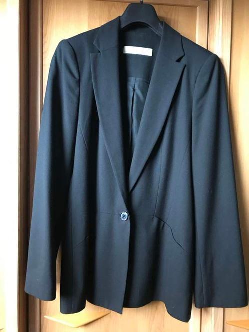 Mooie zwarte blazer van Zara, Kleding | Dames, Jasjes, Kostuums en Pakken, Zo goed als nieuw, Maat 42/44 (L), Ophalen of Verzenden