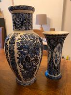 Deux vases Delft