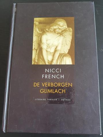 Thriller van Nicci French : De verborgen glimlach beschikbaar voor biedingen
