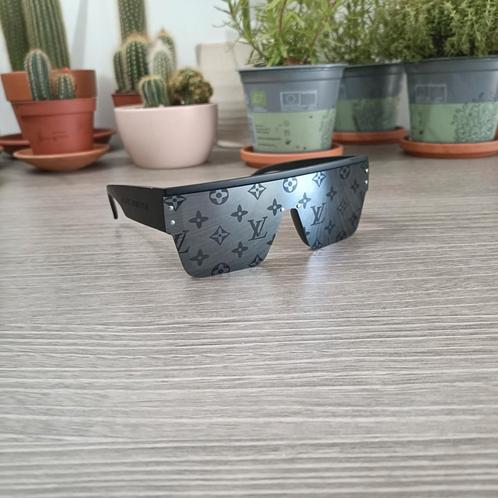 LV LOUIS VUITTON zonnebril sunglasses, Handtassen en Accessoires, Zonnebrillen en Brillen | Heren, Zo goed als nieuw, Zonnebril