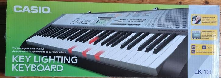 Keyboard Casio LK-130 met toetsenverlichting om te leren, Muziek en Instrumenten, Keyboards, Zo goed als nieuw, 61 toetsen, Casio