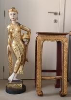 Thais Houten Nang Hai beeld met bijhorende tempeltafel, Antiek en Kunst, Ophalen