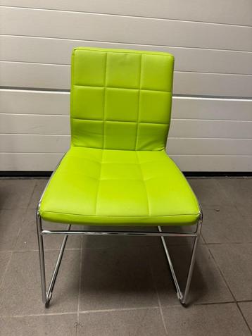 2 mooie groene stoelen beschikbaar voor biedingen