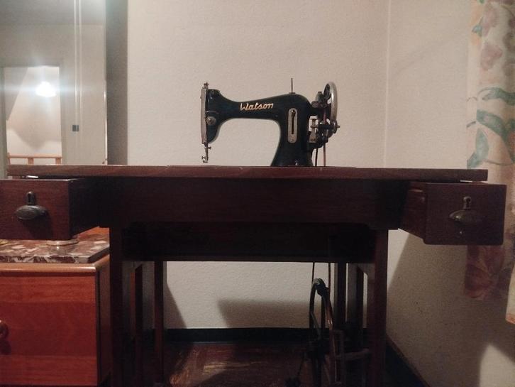 Machine à coudre Watson Vintage, Antiquités & Art, Antiquités | Machines à coudre, Enlèvement