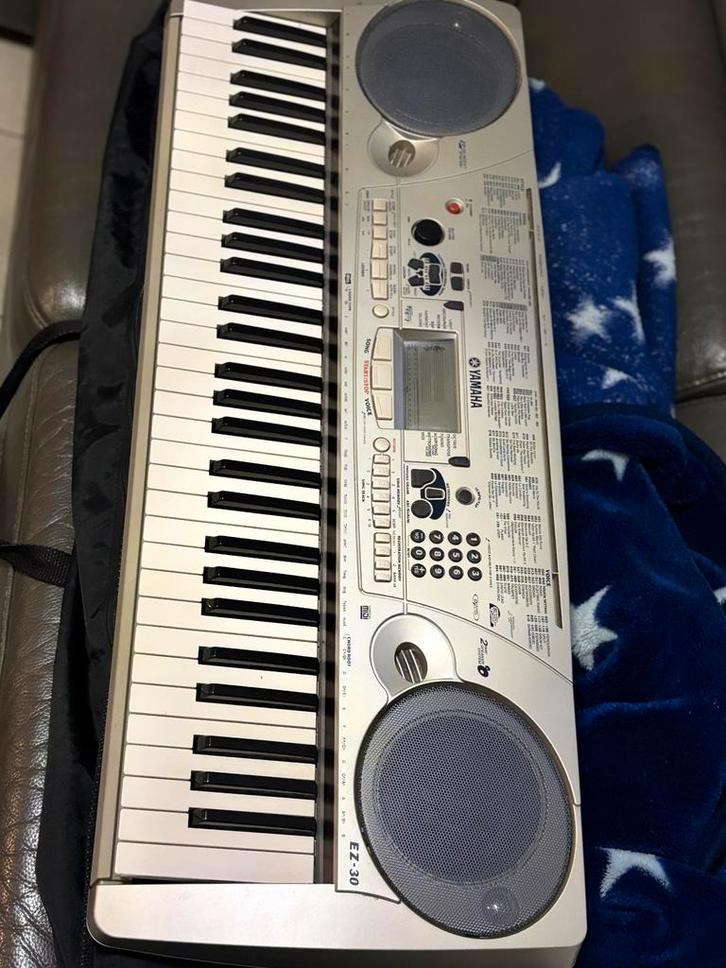 Yamaha zonder lader, Muziek en Instrumenten, Keyboards, Zo goed als nieuw, 61 toetsen, Roland, Ophalen