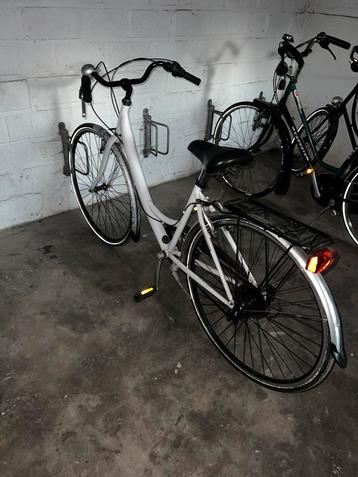 Dames fiets beschikbaar voor biedingen