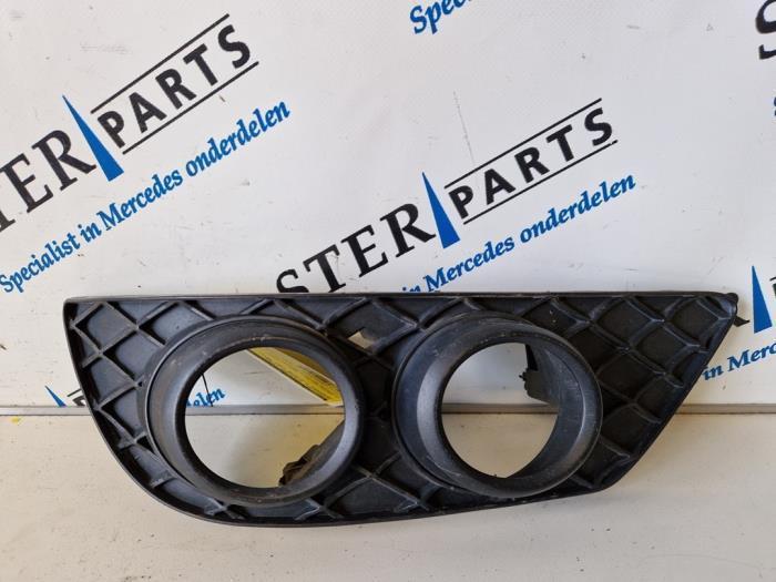 Afdekplaat mistlamp links van een Mercedes C-Klasse, Auto-onderdelen, Verlichting, Mercedes-Benz, Gebruikt, 3 maanden garantie