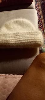 Muts in zuivere angorawol, Enlèvement