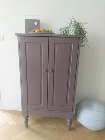 Leuke kast paars/aubergine beschikbaar voor biedingen