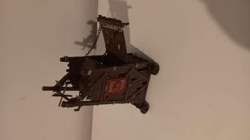 Plastoy aanvalstoren beschikbaar voor biedingen