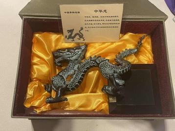 Chinese draak met certificaat  beschikbaar voor biedingen