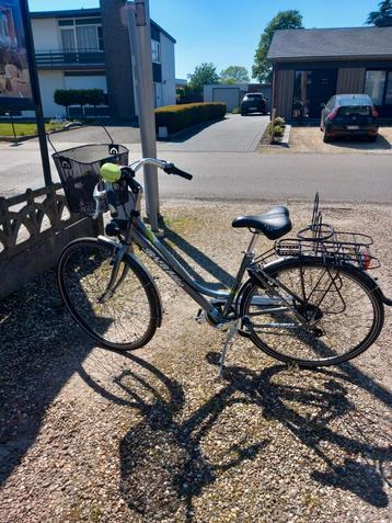 Damesfiets  beschikbaar voor biedingen