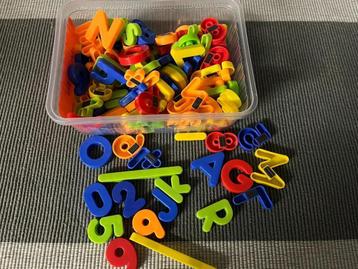 magnetische letters/cijfers beschikbaar voor biedingen