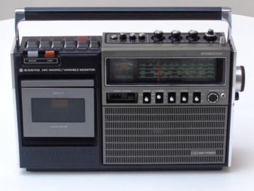 Vintage Radio Cassette Recorder SANYO Model M-2480LZ uit1974 beschikbaar voor biedingen