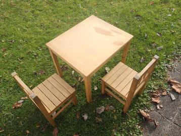 Kinderset: houten tafel + 2 stoelen