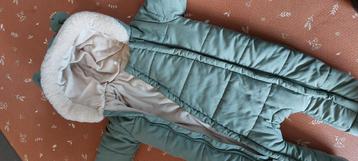 Babyjumpsuit van 12 maanden oud beschikbaar voor biedingen