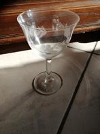 6 Oude kelkvormige wijnglazen. Motief ingeslepen, Antiek en Kunst, Ophalen