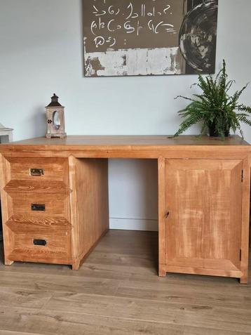 Teakhouten burea beschikbaar voor biedingen