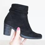 Belles bottines Rieker en daim s4 (taille 36) €75, -, Comme neuf, Boots et Botinnes, Envoi, Noir