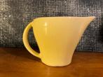 GELE MELKPOT VICTORIA VAN BOCH. H : 9 CM, Antiek en Kunst, Ophalen of Verzenden