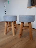 2 houten krukjes, Ophalen, Zo goed als nieuw, Hout