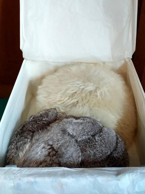 Collection fourrure véritable : 10 toques dans leur boîte, Handtassen en Accessoires, Overige Accessoires, Ophalen