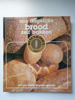 Ons dagelijks brood zelf bakken - Rijk der Vrouw, Boeken, Ophalen of Verzenden, Zo goed als nieuw