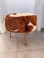 Tabouret Vintage "Vacher" Peau de Vache & Pieds Laiton –1950, Huis en Inrichting, Ophalen, Zo goed als nieuw, Hout