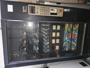 Te koop drank/snoep automaat met identiteitskaart lezer beschikbaar voor biedingen