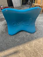 Lounche zetel gemaakt van de bekers van de antwerp marathon, Ophalen