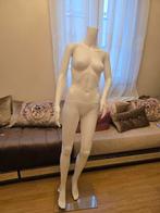 Mannequin  femme, Enlèvement