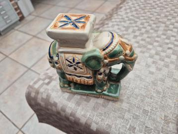 Vintage groene olifant decoratie plantstander  beschikbaar voor biedingen