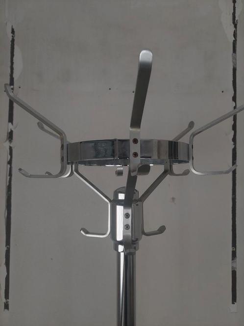 Superbe porte-manteau vintage en chrome – pied en fonte noir, Huis en Inrichting, Woonaccessoires | Kapstokken, Zo goed als nieuw