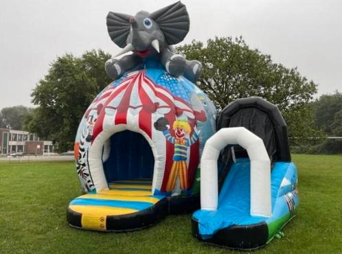 Springkasteel disco circus met glijbaan, Hobby en Vrije tijd, Feestartikelen | Verhuur, Zo goed als nieuw, Ophalen