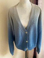 Cardigan ‘Yvette’ WEEKDAY - Bleu Fumé  grand S, Enlèvement ou Envoi, Neuf, Taille 38/40 (M), Bleu