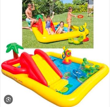 Leuk kinderbad met glijbaantje en vele accessoires & Funroll beschikbaar voor biedingen