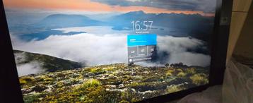 Microsoft surface hub v1 55inch touchscreen beschikbaar voor biedingen