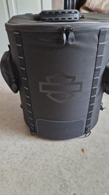 Harley Davidson Onyx Premium Luggage Backseat Roller Bag beschikbaar voor biedingen