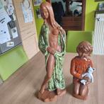 2 Oude Keramieken stenen beelden vrouw & kind, Antiquités & Art, Art | Sculptures & Bois, Enlèvement ou Envoi