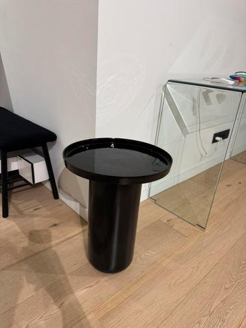 Zuiver - Ronde bijzettafel ‘Shiny Bomb’ (zwart, 40 cm) beschikbaar voor biedingen
