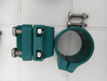 15 Colliers milieu/fin de poteau - profilé plastique 48mm beschikbaar voor biedingen